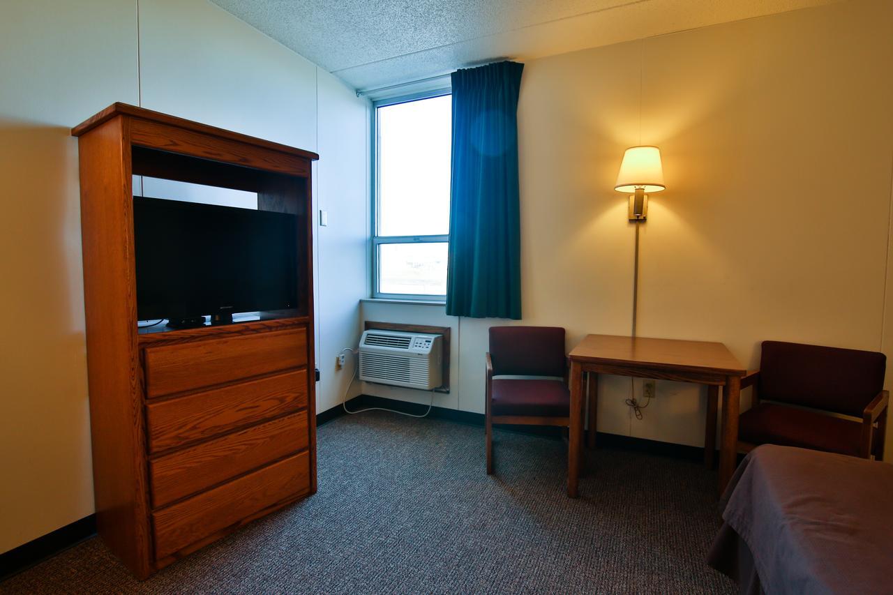 Great American Inn & Suites Devils Lake Екстериор снимка
