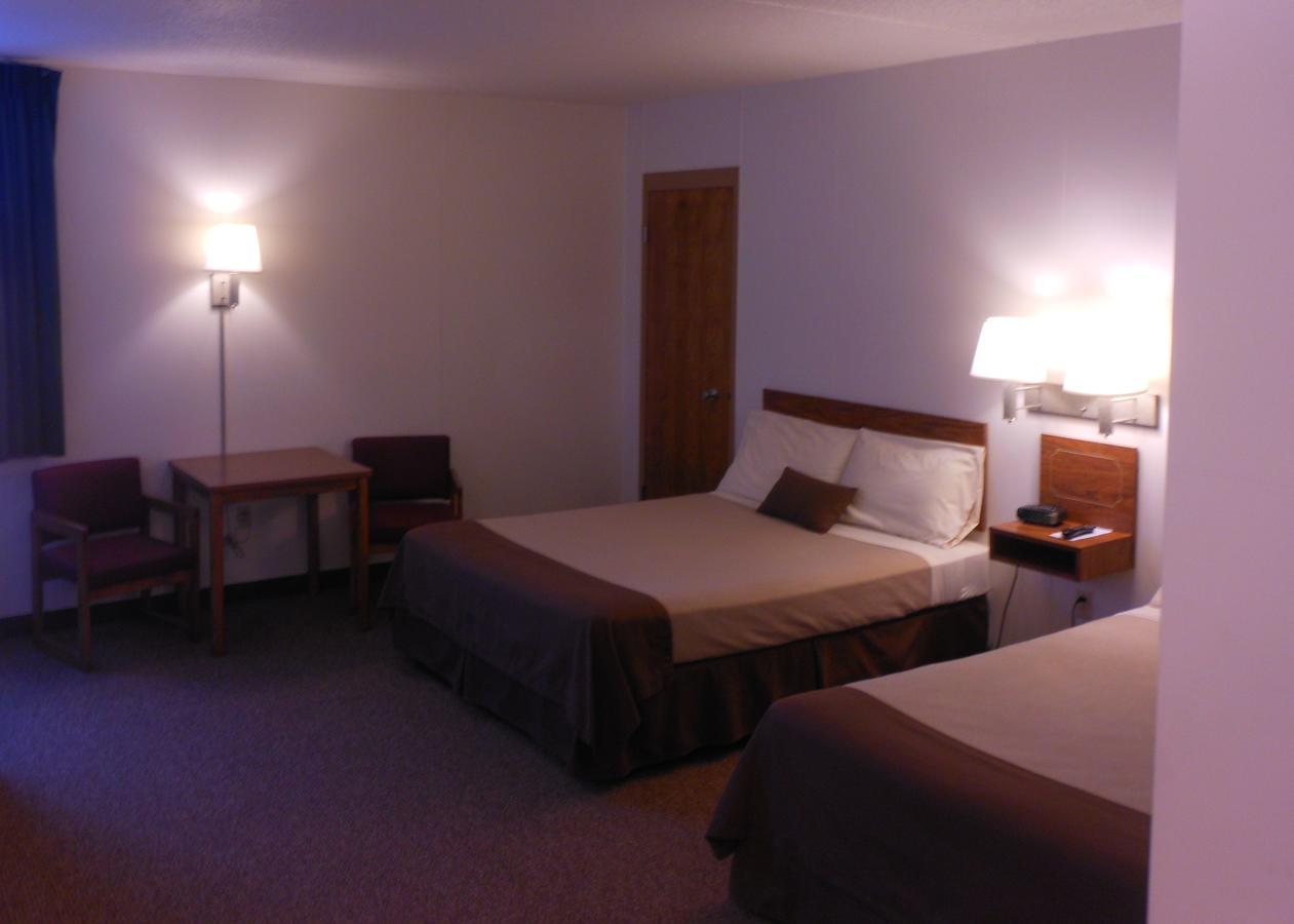 Great American Inn & Suites Devils Lake Екстериор снимка
